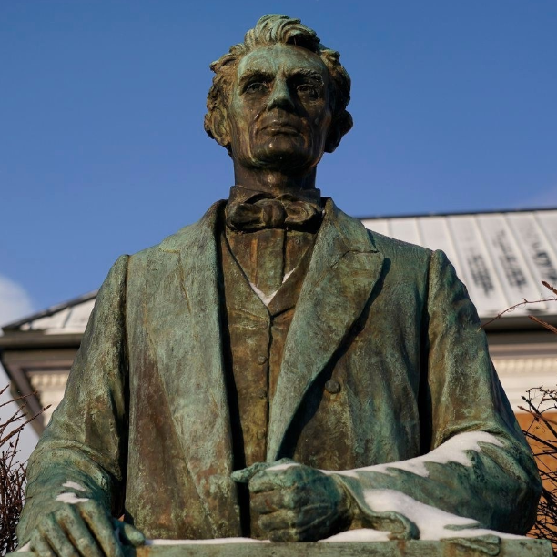 A statue of Abraham Lincoln.